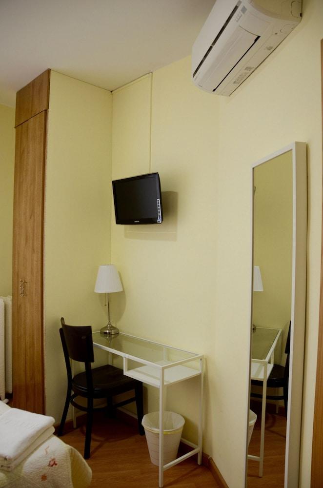 Hostal Nersan2 Madrid Bagian luar foto