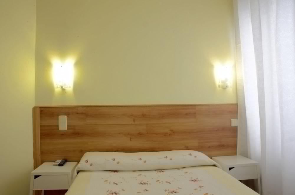 Hostal Nersan2 Madrid Bagian luar foto