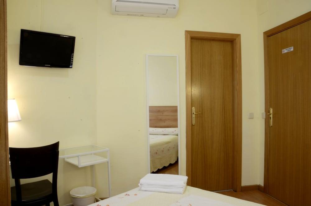 Hostal Nersan2 Madrid Bagian luar foto
