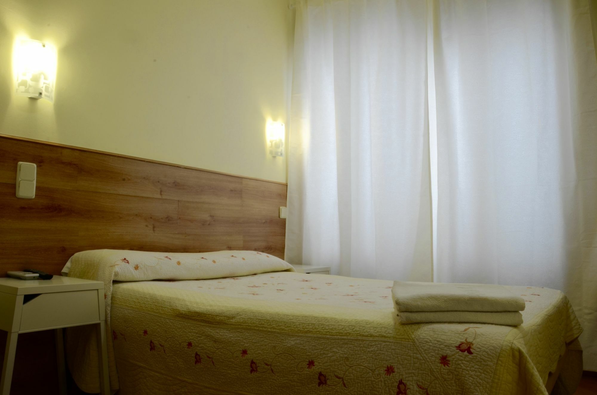 Hostal Nersan2 Madrid Bagian luar foto
