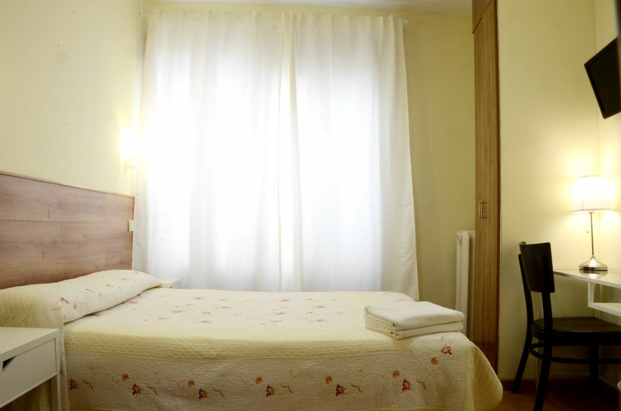 Hostal Nersan2 Madrid Bagian luar foto